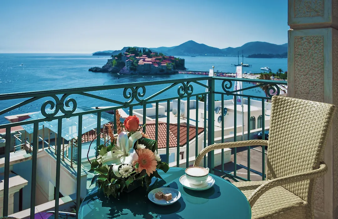 Azimut Hotel-1